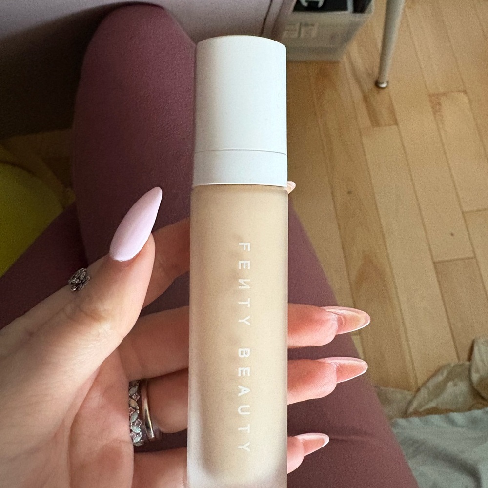 Fenty Beauty Soft Matte Foundation - shade 175 warm neutral